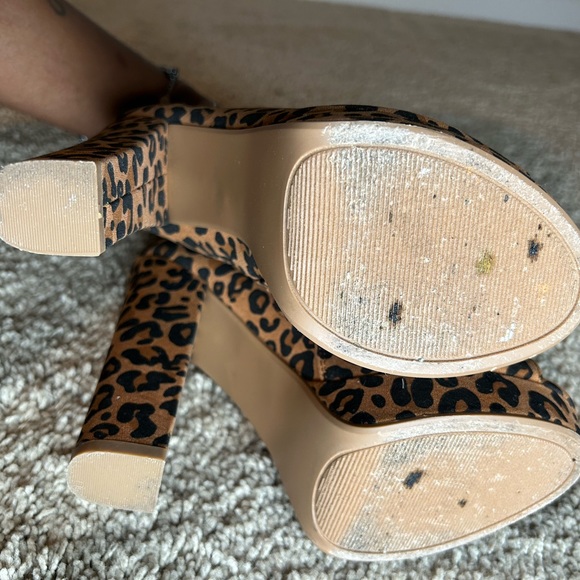 Perfect little booties - Picture 4 of 4